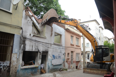 Vatandaş istedi, belediye yıktı