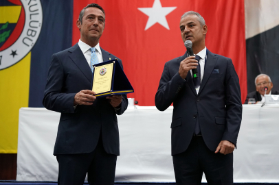 İsmail Kartal 40. yıl plaketini aldı