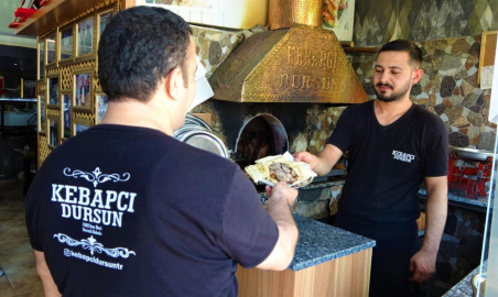Bu kebap elle yeniyor!
