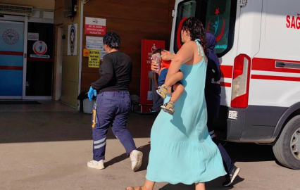 Kaydıraktan düştü, kolunu kırdı