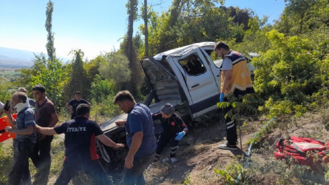 İşçi taşıyan araç uçuruma yuvarlandı