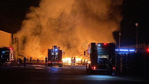 Kocaeli'de zincir market yangını