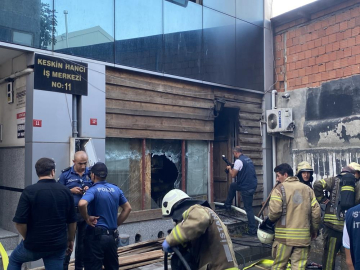 Kadıköy'de iş merkezinde yangın