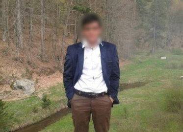 Freni boşalan aracın altında can verdi