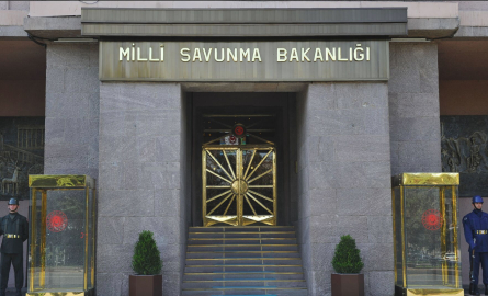 Teröristler göçmen kılığında yakalandı