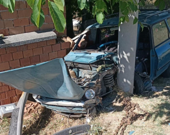 Aracın içinde sıkıştı! 1 ölü