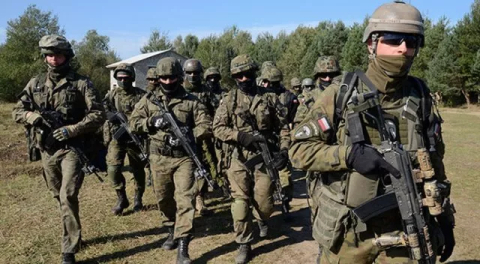 Polonya, Belarus sınırında gerginlik: Binlerce asker...