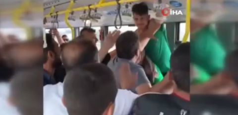 Metrobüste yer verme kavgası