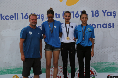Büyükşehir sporcularından 4 madalya