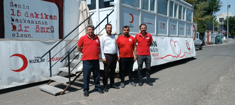 Vatandaşlar Kızılay’a kan bağışında bulundu