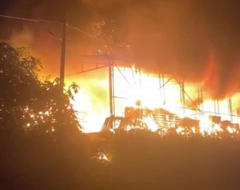 Yangın küle çevirdi