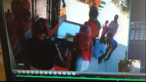 Namazı fırsat bilip dondurma çaldılar