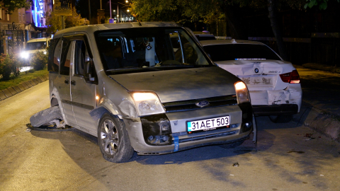 Alkollü sürücü park halindeki 4 araca çarptı