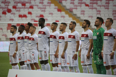 Sivasspor yerli futbolcularla oynuyor