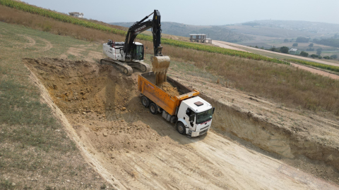 Akhisar Mahallesi'nde mesai devam ediyor