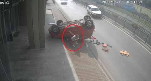 Kaza geçirdi, evladına koştu