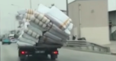 Bursa'da trafiği tehlikeye attılar