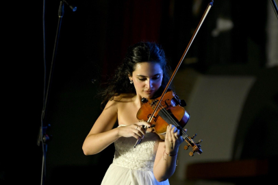 Kuşadası’nda keman resitali