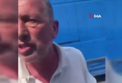 Ambulansın önünü kesip içine bakmaya çalıştı