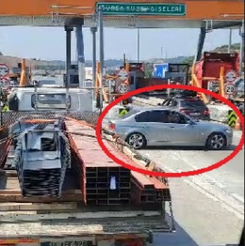 Otoyolda gişe değiştirip kazaya davetiye çıkardı