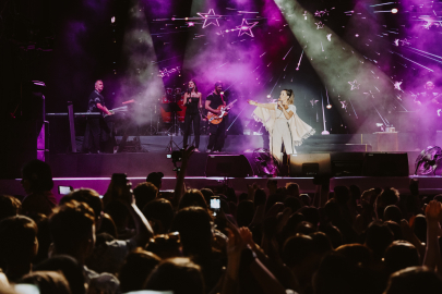 Bengü sevenlerine renkli anlar yaşattı