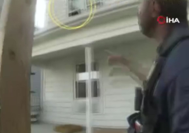 Boynundan zincirlenen kadını çığlıkları kurtardı