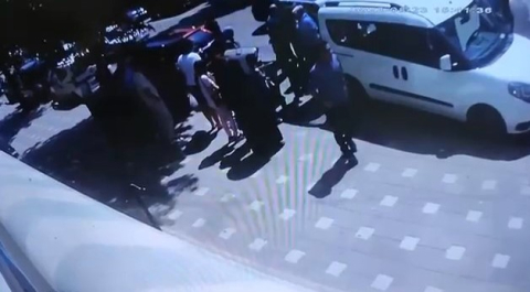 Karşıya geçmek istedi, araç çarptı