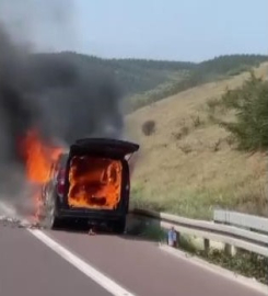 Ticari araç alev alev yandı