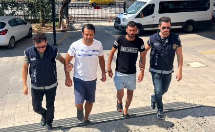 İki göçmen kaçakçısı tutuklandı