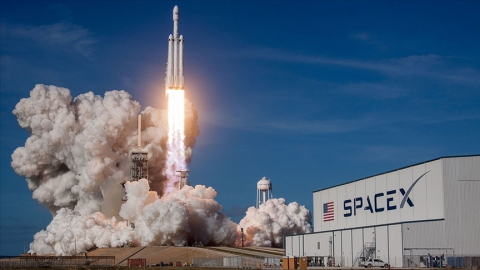 SpaceX'in Falcon-9 roketi uzayla buluştu