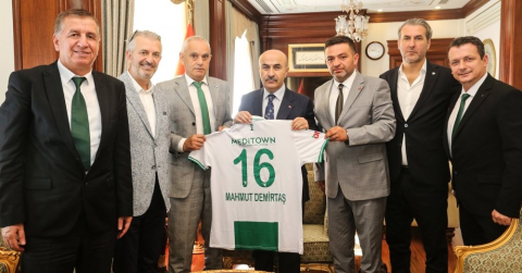 Bursaspor'dan Vali'ye hayırlı olsun ziyareti