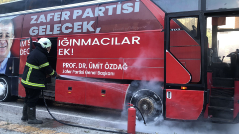 Ümit Özdağ'ın seçim otobüsünde yangın