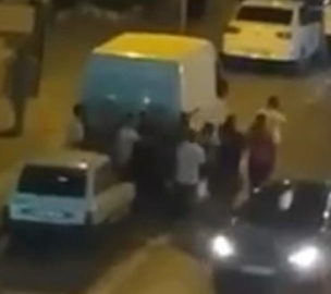 İki ailenin kavgası sokağa taşındı