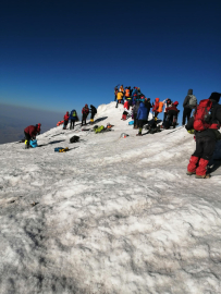 Dağcılar sis ve fırtınada Ağrı Dağı’na tırmandı
