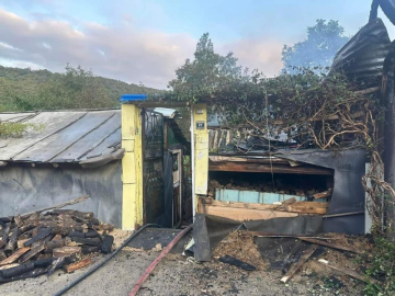 İnegöl'de yangın! Ahşap ev küle döndü...