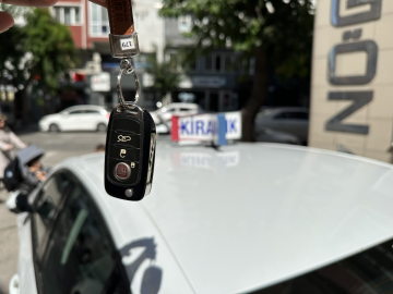 Otomobil kiralayanların sayısı yarı yarıya düştü