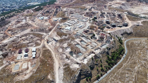 Dağ adeta taş şantiyeye döndü