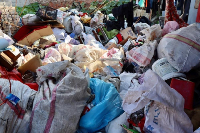 Çöp ev 8 saatte temizlendi