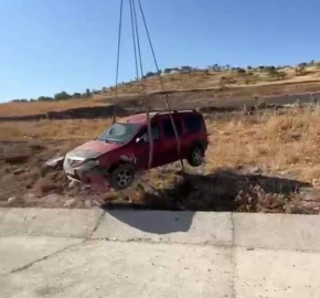 Direksiyon hakimiyetini kaybetti! 2 yaralı