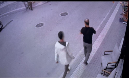 Kalbinden bıçaklandı, kıraathaneye sığındı