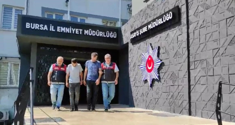 Çaldığı parayı tatilde harcarken yakalandı