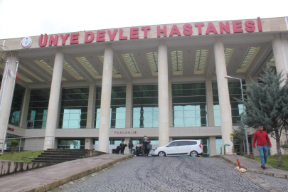 Hemşire kıyafetiyle hastanede dolandı