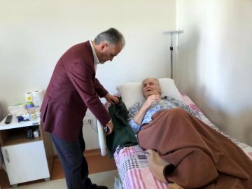 Başkan Aktaş Sayide teyzeyi ziyaret etti