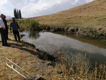 Serinlemek için dereye giren genç kurtarılamadı