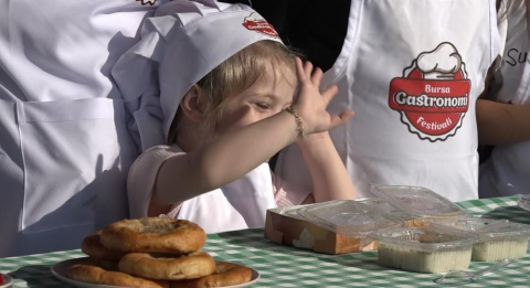 Bu kez anneler ve çocuklar pişirdi