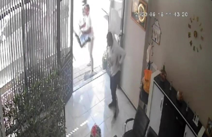 Damadına bıçakla saldırdı!