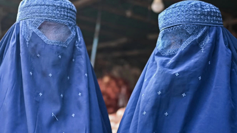 İsviçre burka yasağını onayladı