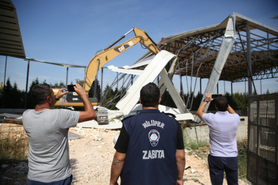 Nilüfer'de kaçak yapılar yıkılıyor