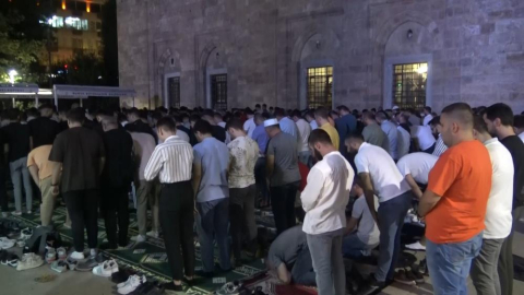 Mevlit Kandili'nde Ulu Cami doldu taştı