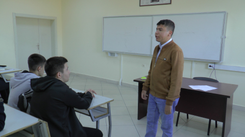 Engelleri aşarak öğretmen oldu